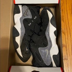 Boys Nike Air Turf Raider size 7